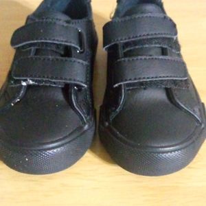 Boys size 7 black canvas Polo shoes